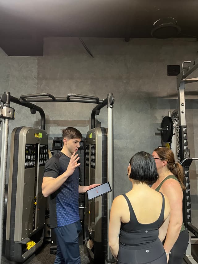 Personal trainer using Inara EMG sensor with client